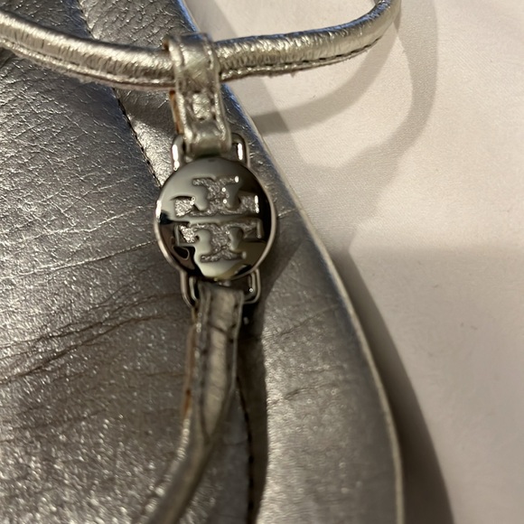 Tory Burch gorgeous silver lightly worn padded sandals. Excellent condit… - Picture 2 of 2